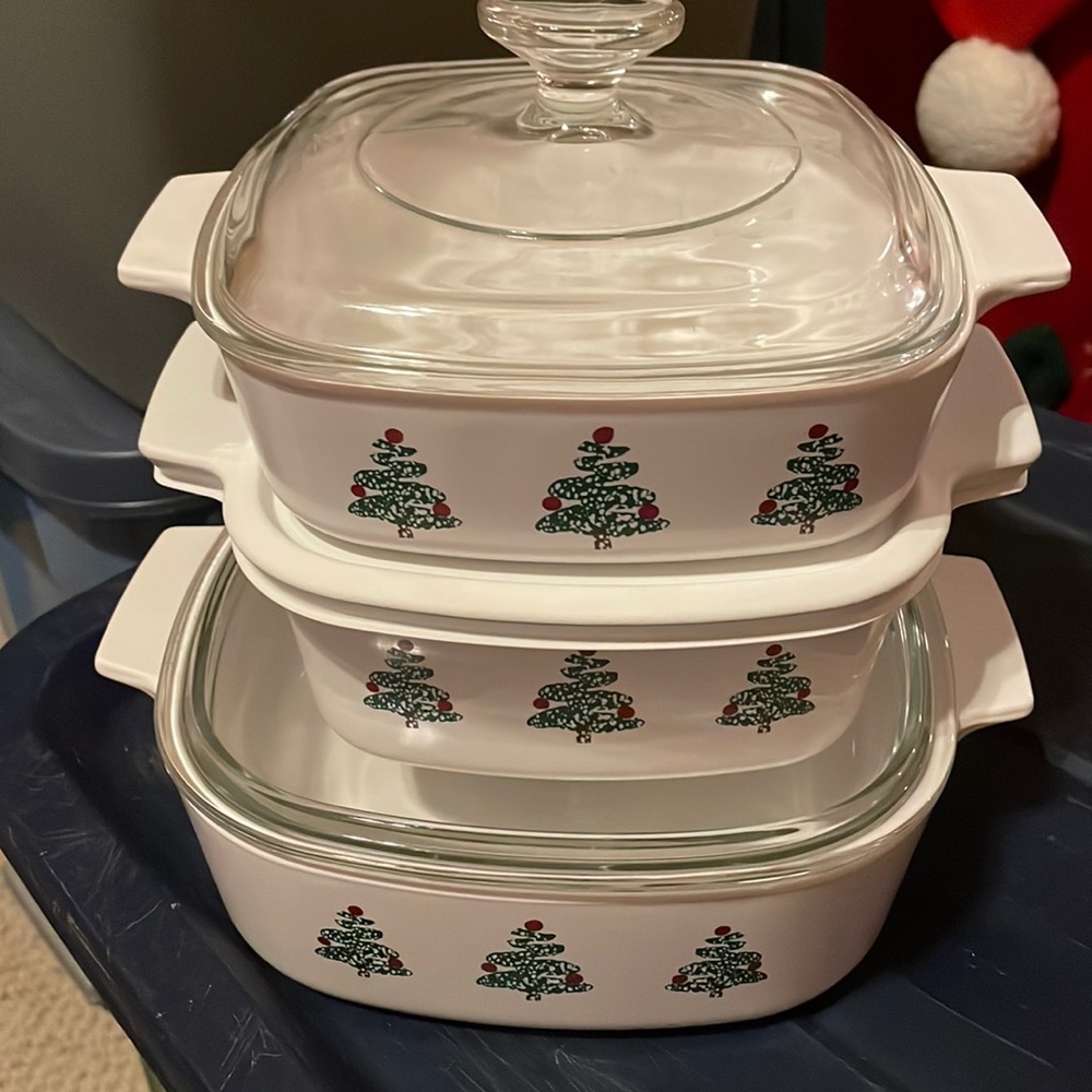 Vintage Corningware Christmas Tree casserole dishes!